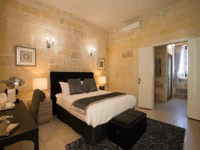 Julesy'S Bnb Hotel Cospicua ภายนอก รูปภาพ